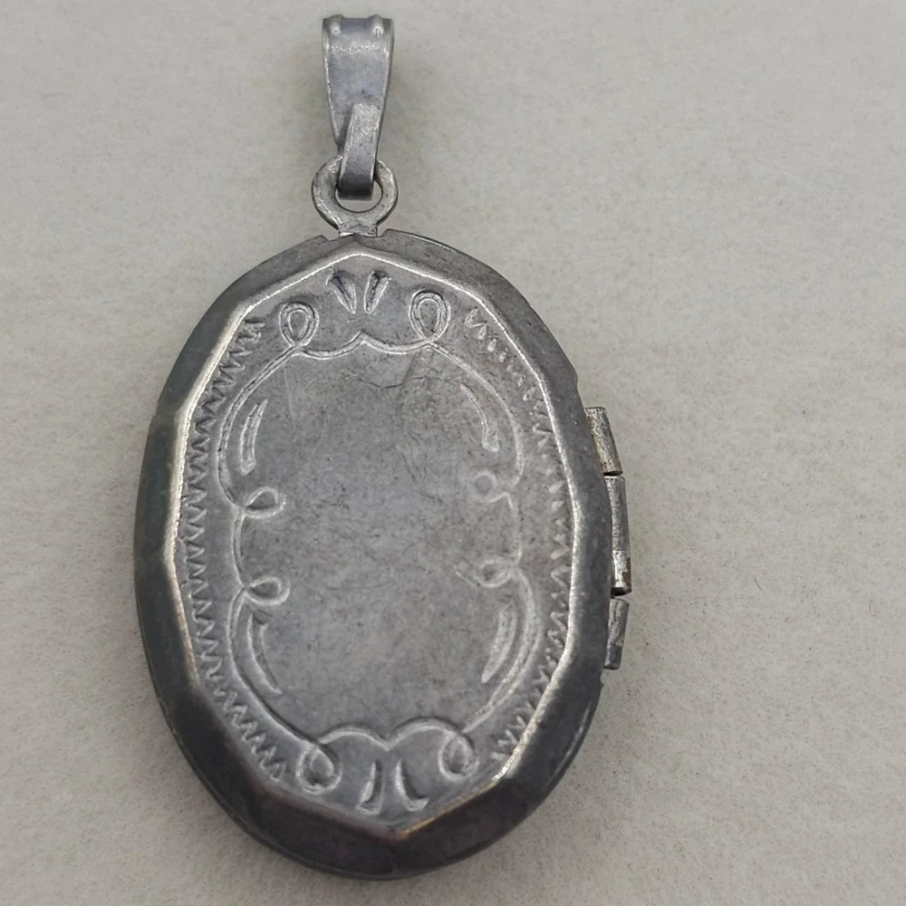 Vintage Floral Locket Pendant Silver Tone Oval Keepsake Charm